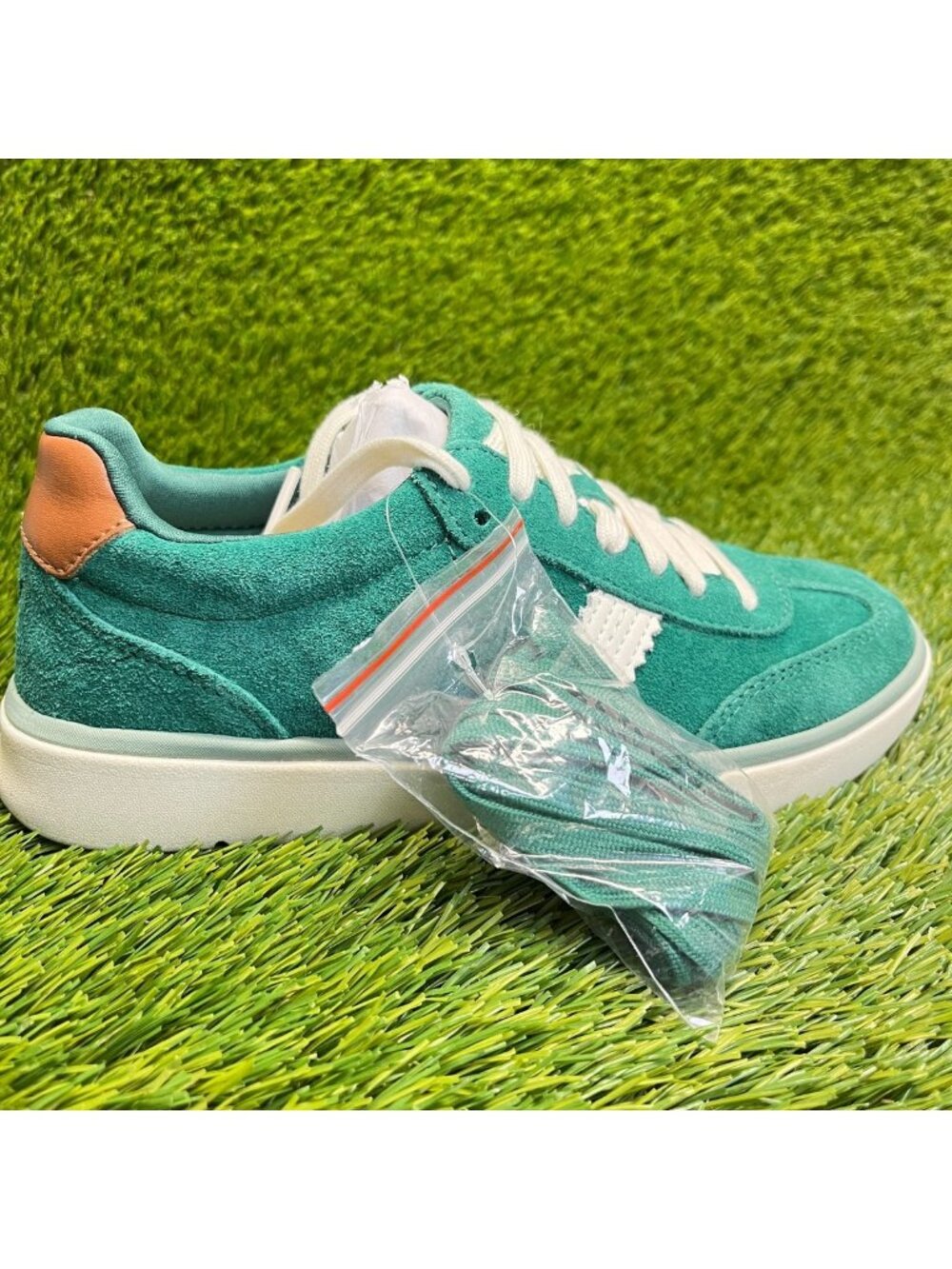 Vionic City Walk Womens Size 6.5 Green White Athletic Suede Shoes Sneakers